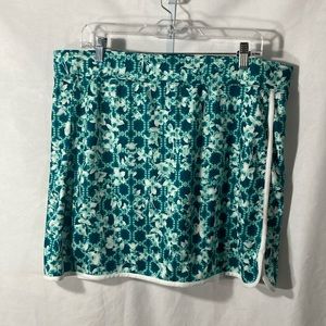 57-12 ST. JOHN'S BAY green white floral quick dri scooter skirt XL